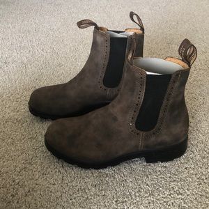 New never worn Blundstone boots